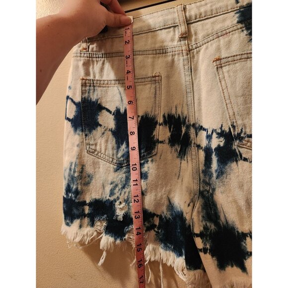 Destroyed Denim Signature 8 Shorts Size Medium - Picture 3 of 5